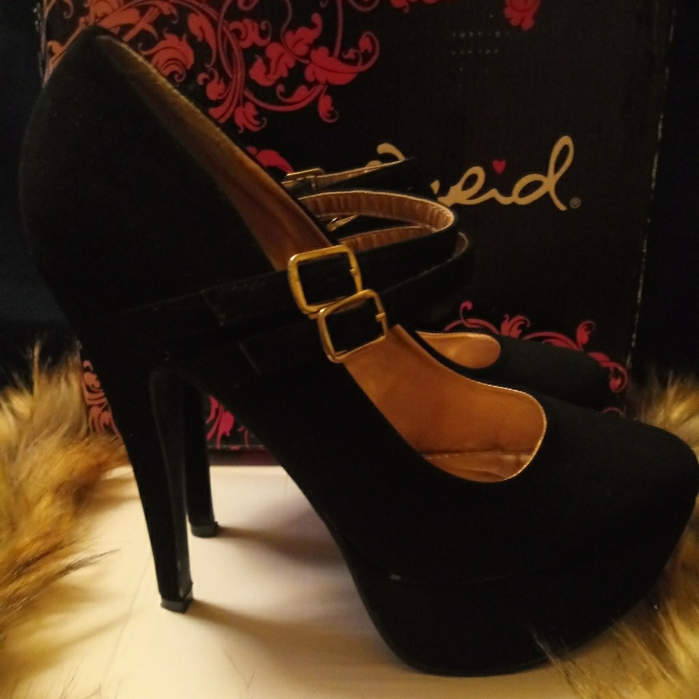 Womans Qupid black platform